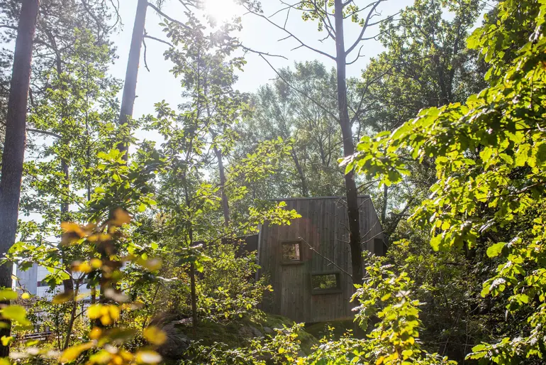 Friluftssykehuset ligger omkranset av naturen i nærheten av sykehuset i Kristiansand.