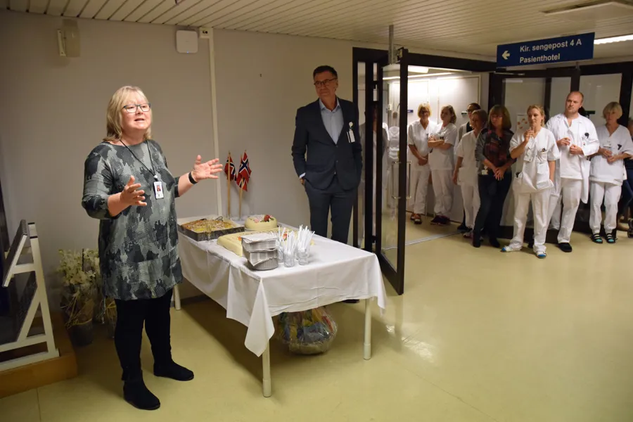Klinikkdirektør Nina Hope Iversen og administrerende direktør Jan-Roger Olsen under åpningen av den nye enheten.